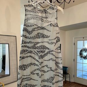 Back and white animal print dress size m